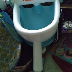 Newborn 2 3months n 9mons bathing holder n tub holder